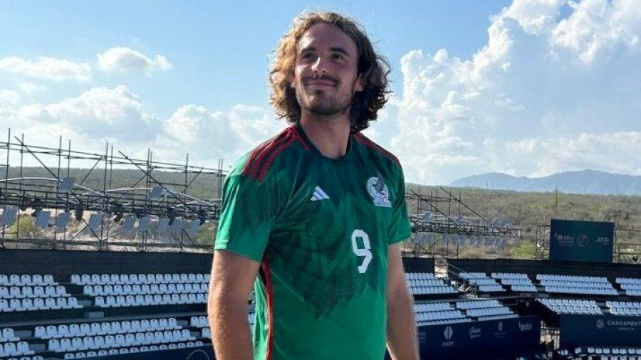 Με τη φανέλα της Εθνικής Μεξικού ο Τσιτσιπάς!