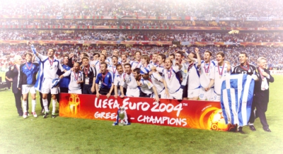 EURO 2004: Η στιγμή που όλος ο πλανήτης υποκλίθηκε στους Έλληνες «Θεούς»! (pics)