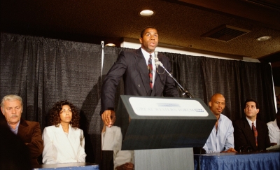 Μάτζικ Τζόνσον: Έχασε την πρώτη μάχη αλλά κέρδισε τον πόλεμο με το HIV (video)