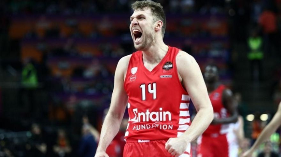 Ο Βεζένκοβ «έσπασε» ρεκόρ, ξεπέρασε τον Τζέιμς και… ανέβηκε στην κορυφή της EuroLeague!