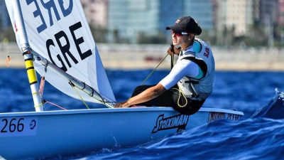 Έξαλλη με την Πολιτεία η Καραχάλιου, αλλάζει τα εθνικά χρώματα στα πανιά της!