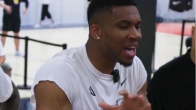 Σε ρόλο... μέντορα ο Giannis, μοιράζει συμβουλές για το μπάσκετ! (video)