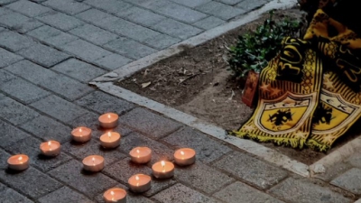 ΑΕΚ: Οι φίλαθλοι της «Ένωσης» αποχαιρετούν με κεριά και κασκόλ τον 29χρονο Μιχάλη