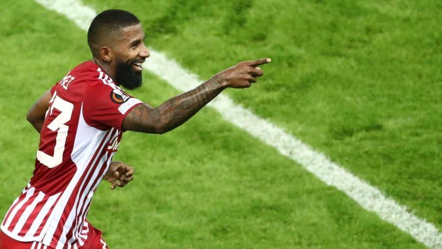 Ολυμπιακός – Γουέστ Χαμ 2-0: Ο Ρόντινεϊ ολοκληρώνει μέσω... Ογκμπόνα, ένα «ονειρικό» ημίχρονο (video)