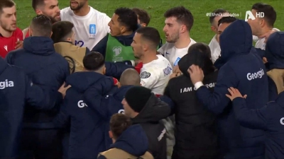 «Χαμός» στο φινάλε του ημιχρόνου, κόκκινη κάρτα σε Τζαβέλλα και Λόρια! (video)