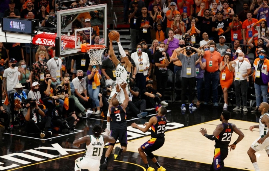 NBA Finals: Η απόλυτη φωτογραφία του Game 5 ανήκει στον «Greek Freak»