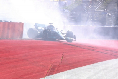 Τεράστιο πλήγμα για τη Mercedes στο GP της Αυστρίας: Έξω και ο Ράσελ! (video)