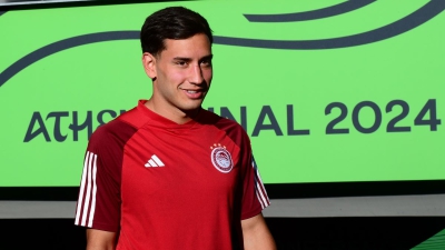 Έσε: «Ο Μεντιλίμπαρ θέλει να ζήσουμε το παιχνίδι, οι φίλαθλοι του Ολυμπιακού τρελαίνονται!»