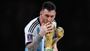 Λιονέλ Μέσι: Ο «Μίδας» της Αργεντινής έγινε μόλις ο 9ος που κατακτά Μουντιάλ, Champions League και Χρυσή Μπάλα!