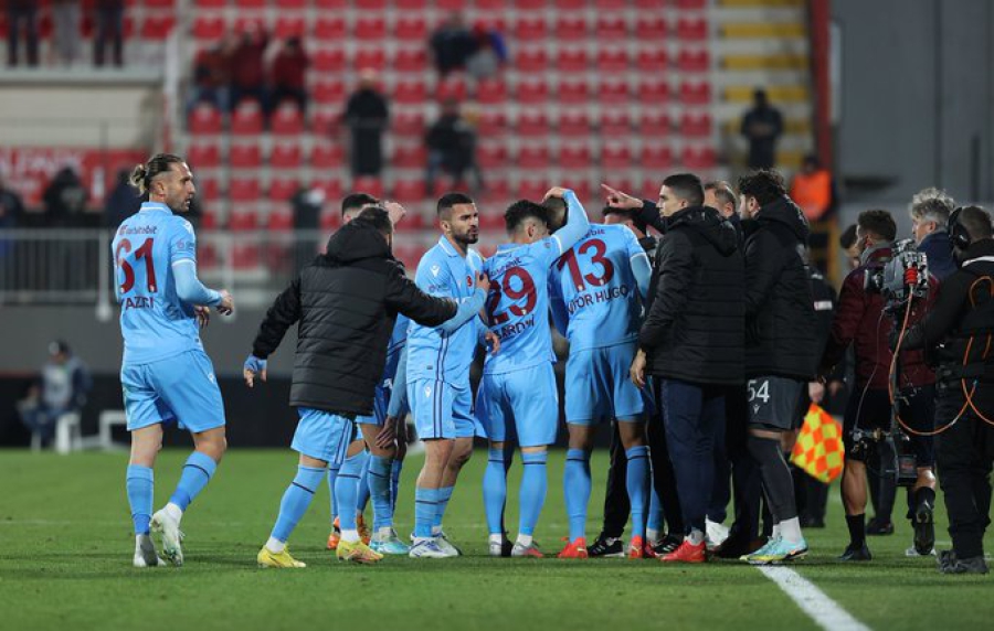 «Λυτρώθηκε» στο 90+3' και προκρίθηκε στους «8» με πάρτι η Τραμπζονσπόρ των Μπακασέτα-Σιώπη