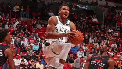 «Όλοι σας και… μόνος μου»: Ένας απίστευτος Γιάννης Αντετοκούνμπο απέναντι στους Νάγκετς! (video)