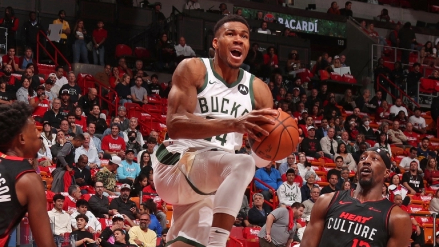 «Όλοι σας και… μόνος μου»: Ένας απίστευτος Γιάννης Αντετοκούνμπο απέναντι στους Νάγκετς! (video)