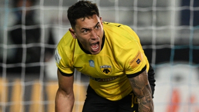 Από το χατ-τρικ στο ξέσπασμα του Πόνσε και την αγκαλιά του Αλμέιδα: Η παρακάμερα της ΑΕΚ στο Περιστέρι! (video)