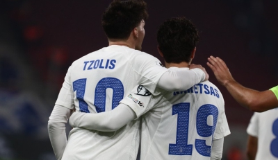 «Κεράσματα» στο γήπεδο, ανταμοιβή με κέρασμα εκτός αυτού: Μεγάλο στοίχημα ανάμεσα Τζόλη - Καρέτσα! (video)