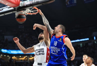 Πάνω χέρι για την Εφές με νίκη (77-65) επί της Αρμάνι που… δεν το βάζει κάτω!