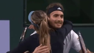 Ο Τσιτσιπάς δηλώνει… τρελαμένος για την Μπαντόσα: «Ζει στο κεφάλι μου»