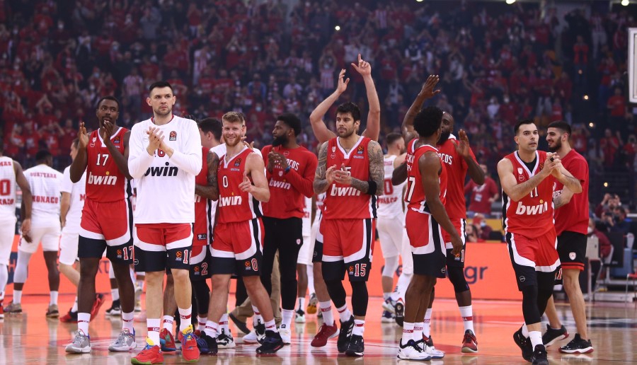 Σλούκας και Πρίντεζης υποκλίθηκαν στον κόσμο του Ολυμπιακού