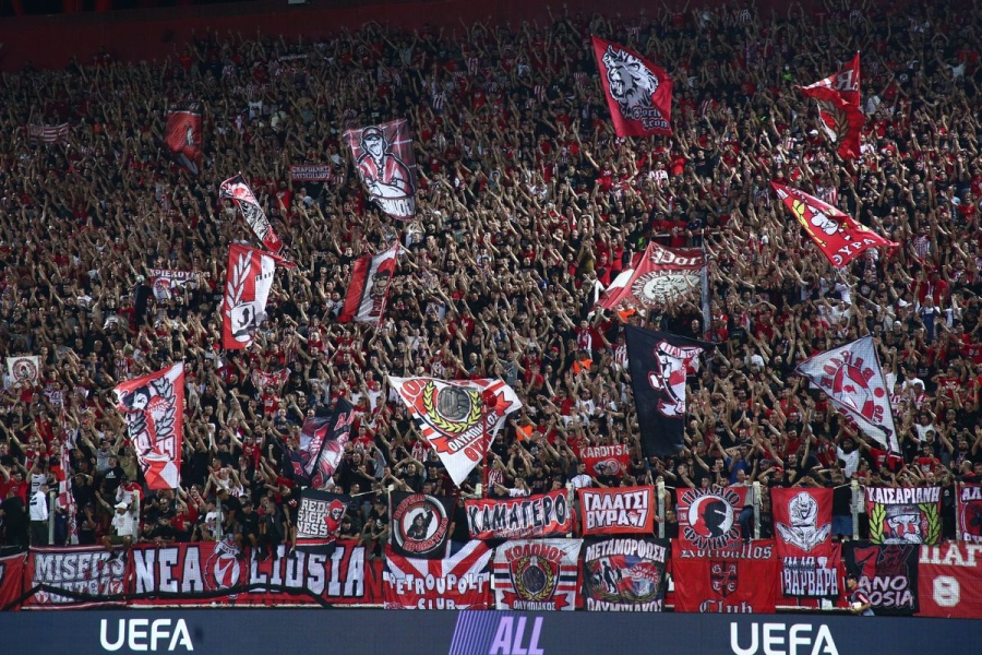 UEFA: Τιμώρησε τον Ολυμπιακό για πανό που αναρτήθηκε κόντρα στη Γουέστ Χαμ