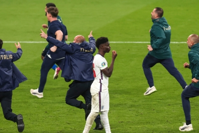 Μουρίνιο: «Μικρός για να “σηκώσει” την Αγγλία ο Σάκα»