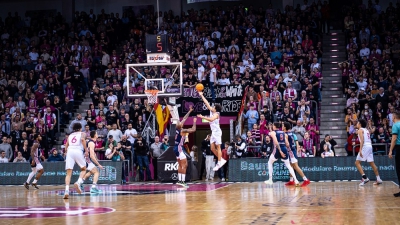 Break με το... καλημέρα η Στρασμπούρ στη Βόννη!