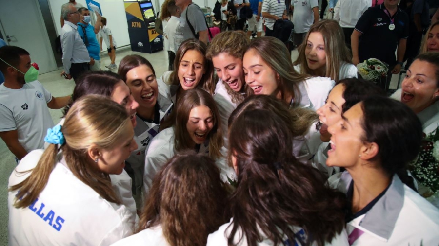 Θερμή υποδοχή για την Εθνική Πόλο Νεανίδων