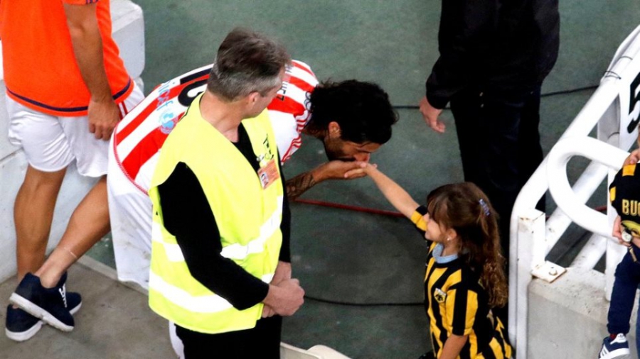 Τσόρι Ντομίνγκες: Ο Αργεντίνος «βιρτουόζος της ζωής», που με ένα του φιλί ανάγκασε όλη την Ελλάδα να του υποκλιθεί…(video)