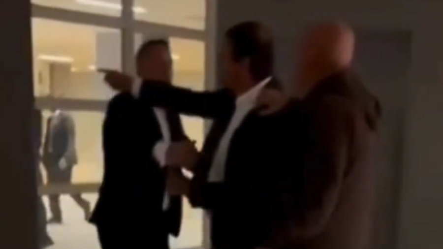 Χαμός στο ΟΑΚΑ και.... Αταμάν vs Μακάμπι: Οι καταγγελίες για απειλές και ο «άγνωστος τύπος» στα αποδυτήρια! (video)