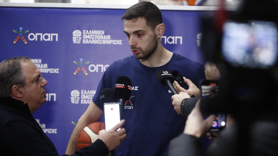 Παπαπέτρου: «Υπάρχει καλύτερο από το φοράς τη φανέλα της χώρας σου;»