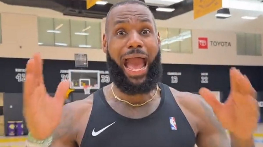 Ακόμα και ο ΛεΜπρόν βγάζει... κραυγή όταν του μιλούν για την ηλικία του! (video)