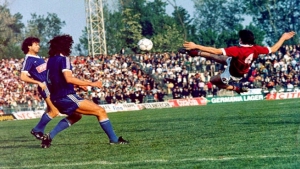 Η «βυσσινί» Πρωτομαγιά του 1988, όταν η ΑΕΛ κατέκτησε το πρωτάθλημα γράφοντας ιστορία, με… υπογραφή Μητσιμπόνα! (video)