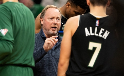 Μπουντενχόλζερ: «Ο Γιάννης δουλεύει στο τρίποντο και εμείς τον ενθαρρύνουμε» (video)