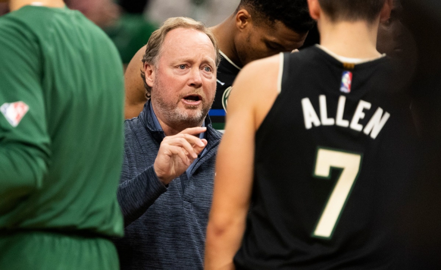 Μπουντενχόλζερ: «Ο Γιάννης δουλεύει στο τρίποντο και εμείς τον ενθαρρύνουμε» (video)