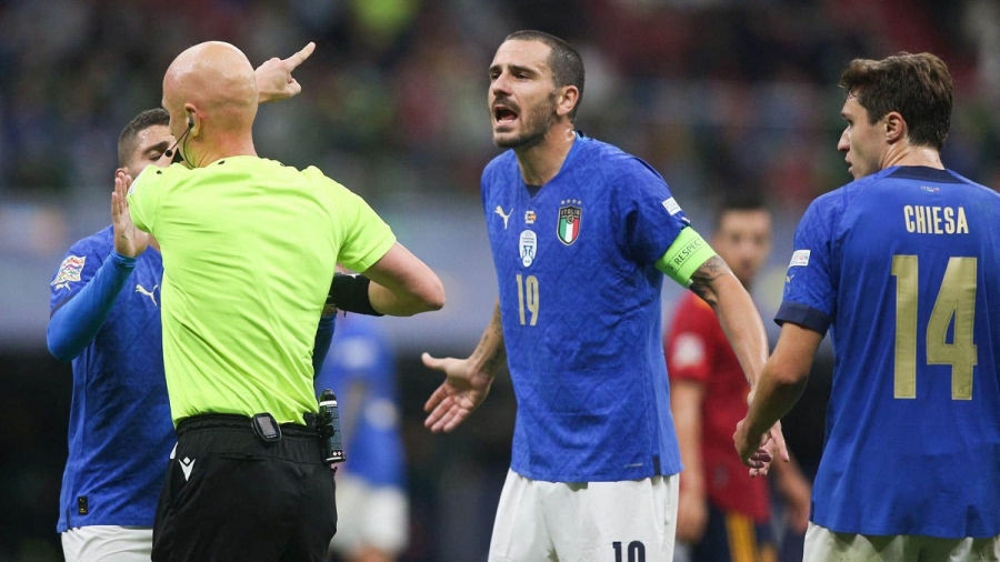 Μπονούτσι μετά την ήττα από την Ισπανία: «Έχω πολλά νεύρα, σας ζητάω συγγνώμη…»