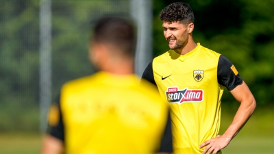 ΑΕΚ: Ενοχλήσεις για Αλμπάνη, μπήκε στην προπόνηση ο Σιμάνσκι