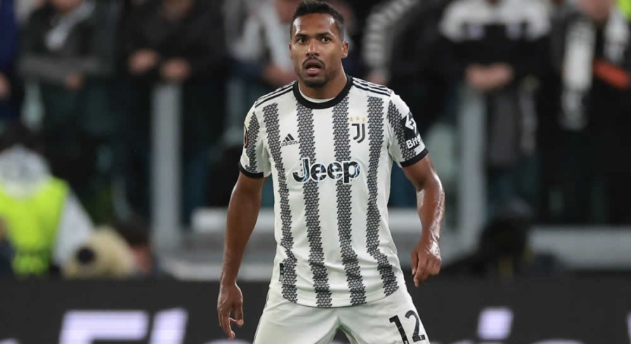 O Άλεξ Σάντρο για έναν ακόμη χρόνο στη Γιουβέντους