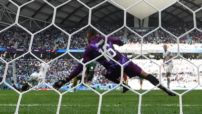 Ο Επασί έμαθε από το «πάθημα» του Ονάνα: Μόλις δύο κοντινές πάσες κόντρα στη Σερβία! (video)