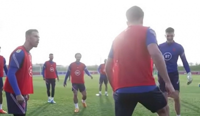 Ο Μαγκουάιρ καταστρέφει μέχρι και το «κορόιδο» στην προπόνηση της Αγγλίας! (video)