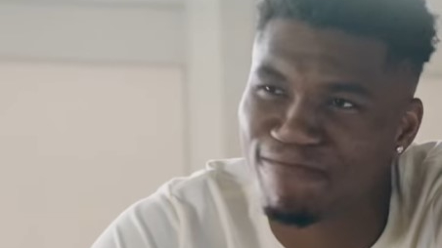 Η νέα σειρά παπουτσιών του Γιάννη Αντετοκούνμπο είναι «εδώ», αλλά ζητά... υπομονή! (video)