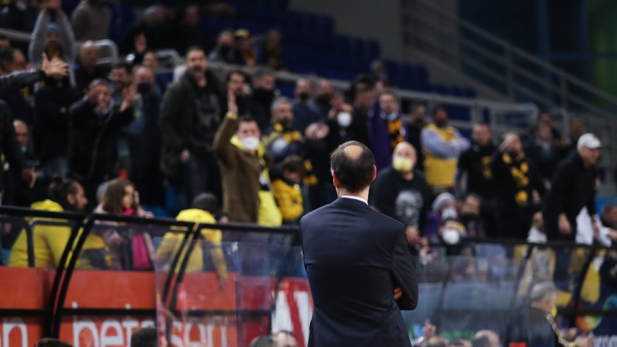 Καταγγελία Ολυμπιακού: «Δεχθήκαμε επίθεση από οπαδούς της ΑΕΚ, βασικός στόχος τους ο Λαρεντζάκης» (video)