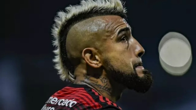 Αρτούρο Βιδάλ: Αγωνίστηκε με τη Φλαμένγκο και είδε την κηδεία του πατέρα του μέσω βίντεο