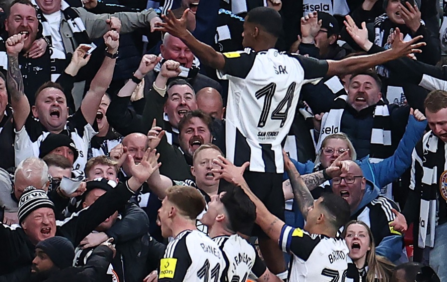 «Χρυσή» γενιά, στιγμές ιστορίας: Ο χρόνος κυλά ξανά στο Νιουκάστλ, πρώτο τρόπαιο 70 χρόνια μετά! (pics)