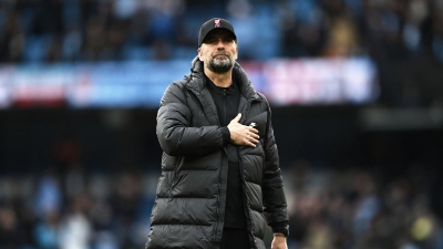 Έβγαλε… κυριολεκτικά το καπέλο στους φίλους της Λίβερπουλ μετά την λήξη ο Κλοπ! (video)