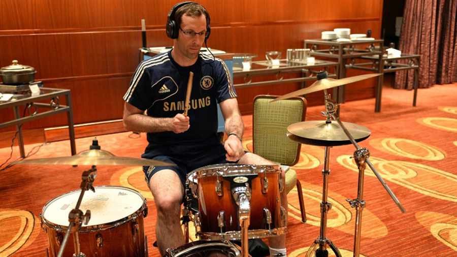 Τσεχ: «Δεν μπορούσα να ηρεμήσω πριν τον τελικό, έπαιζα τρεις ώρες ντραμς»! (video)