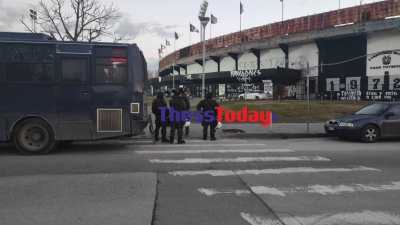 ΠΑΟΚ: Έφοδος της ΕΛΑΣ στον σύνδεσμο της Τούμπας – Βρήκαν στυλιάρα και κράνη (video)