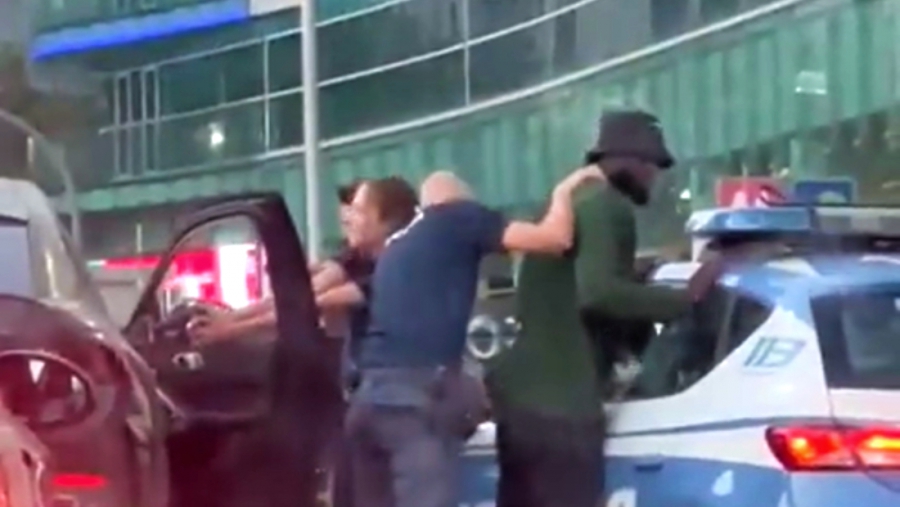 Μίλαν: Η αστυνομία συνέλαβε… κατά λάθος τον Μπακαγιόκο! (video)