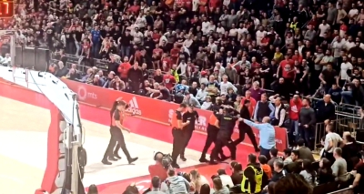 Ερυθρός Αστέρας - Παρτίζαν: Διακοπή στο ματς έπειτα από «βροχή» αντικειμένων στο παρκέ! (video)