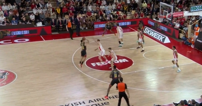 Το ιστορικό καλάθι του Μάικ Τζέιμς: Έτσι ανέβηκε στο «θρόνο» της EuroLeague! (video)