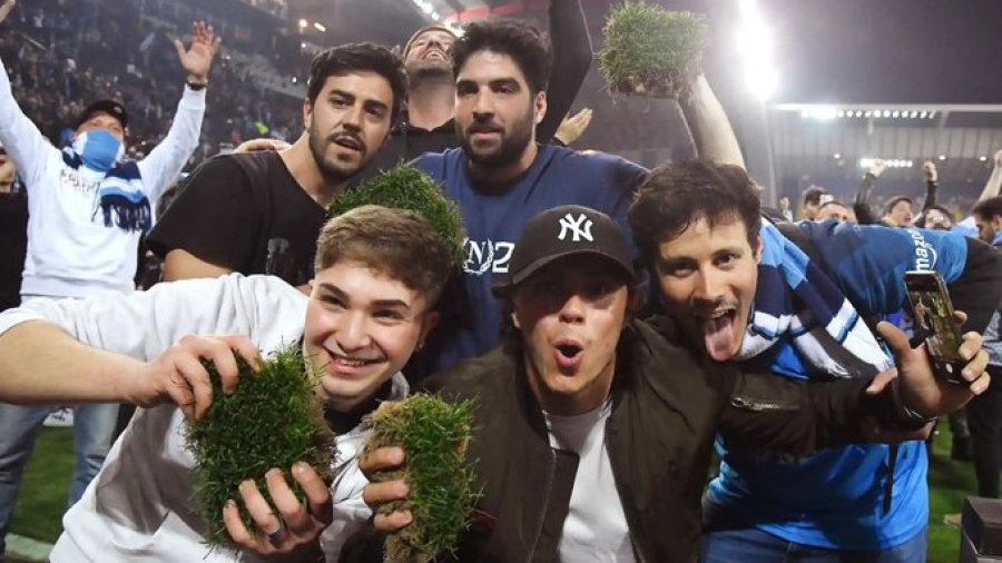 Οπαδοί της Νάπολι έφυγαν από το Φρίουλι με... χορτάρι για ενθύμιο! (video)