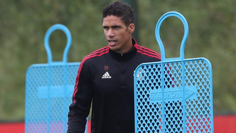 Η πρώτη προπόνηση του Ραφαέλ Βαράν με την φανέλα της Μάντσεστερ Γιουνάιτεντ!