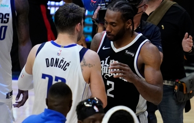 NBA: Νίκη-πρόκριση για Clippers κόντρα στον συγκινητικό Doncic, μεγάλο «διπλό» των Hawks με ηγέτη τον Trae Young (video)